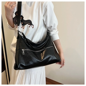 Detailed view of black high-capacity tote bag with metal zipper and wide nylon strap