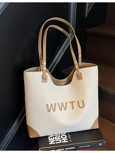 Retro contrast color tote bag with large capacity and letter patch in cream leather