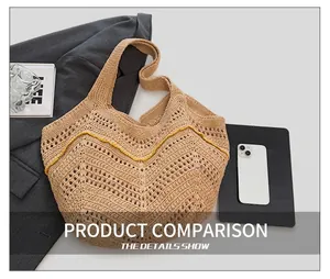 Gros plan du sac cabas en tricot ajouré kaki avec détails zigzag jaunes et large bandoulière