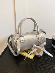 Borsa Donna a Cilindro Piccola in Pelle PU Boston a Mano Con Ciondolo a Cuore e Fiocco Tracolla Regolabile Borsa alla Moda