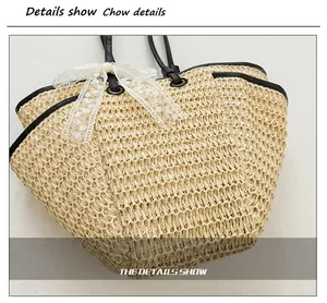 Détail du sac cabas en paille avec garniture en cuir noir et nœud en dentelle blanche