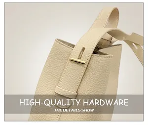 Détails de sac crème en cuir grainé avec fermoir en métal doré en forme de T élégant