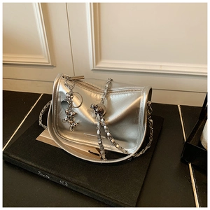 Silver mirror-finish chain crossbody bag with trendy balloon dog charm detail