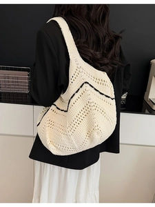Sac fourre-tout en tricot ajouré à rayures noires pour la plage et les vacances