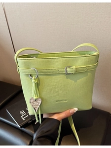 Women Litchi Pattern PU Leather Bucket Bag Korean Minimalist Shoulder Bag With Heart Pendant Belt Buckle Crossbody Bag
