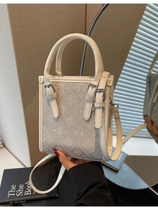 Sac bandoulière bohème blanc crème avec motif jacquard et doubles poignées en cuir