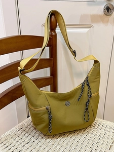 Sac Bandoulière en Nylon pour Femmes Grande Capacité Sac Dumpling Sac Hobo Minimaliste Avec Bandoulière Réglable Sac à Épaule Décontracté
