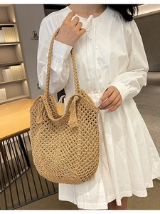 Sac Fourre-Tout en Paille Tissé à la Main de Style Bohême pour Femme Sac à Bandoulière de Plage d'Été Grande Capacité avec Glands