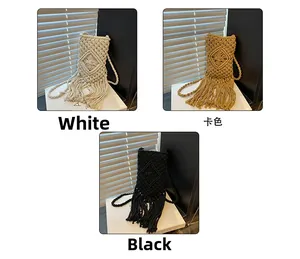 Comparaison détaillée des sacs seaux tissés à la main en blanc, kaki et noir avec franges