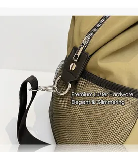 Detail der Premium Nylon Reisetasche mit Metallreißverschlüssen und schwarzer Netztasche