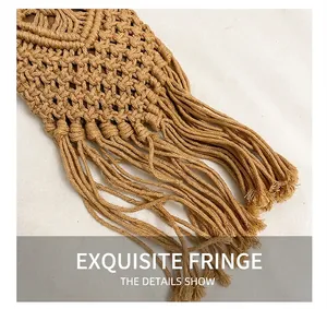 Vue macro d'un sac seau tissé à la main avec détails de franges élégantes