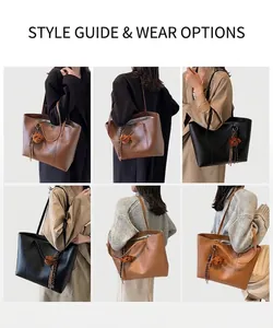 Detailansicht großer Shopper-Taschen in Dunkelbraun und Schwarz mit Plüschbär-Anhängern