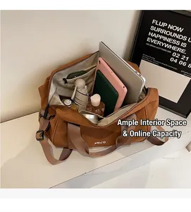 Vue intérieure du grand sac de sport marron avec compartiment spacieux pour ordinateur