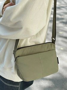 Sac bandoulière tendance en nylon vert olive léger avec bandoulière réglable pour femme