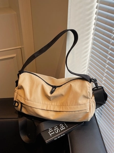 Women's Fashion Large Capacity Polyester Crossbody Bag Trendy Pleated Pillow Bag With Contrast Shoulder Strap For Daily Travel