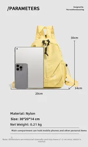 Détails du sac à dos en nylon jaune montrant les dimensions 30x20x14cm et sa capacité