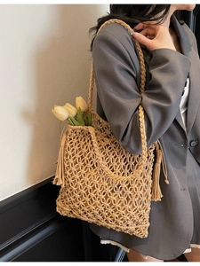Sac fourre-tout tissé main beige avec franges pour les vacances à la plage