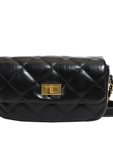 Sac bandoulière classique en cuir noir matelassé avec fermoir tournant doré élégant