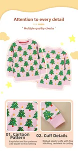 Détail d'un sweat rose pour filles avec imprimé sapin de Noël et poignets côtelés