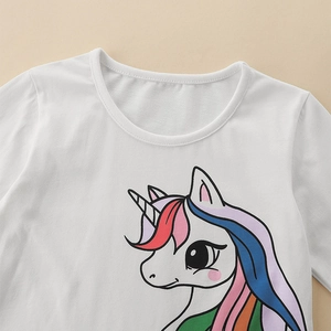 T-shirt à manches longues pour filles en blanc avec un motif licorne arc-en-ciel