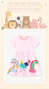 Détail de robe rose pour fille en coton avec motifs imprimés de soleil et arc-en-ciel