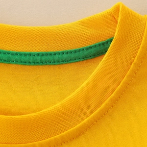 Geel kindershirt met lange mouwen van katoen met groene bies en geribbelde ronde hals