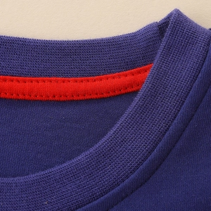 Robe en tricot bleu marine pour filles avec col rond et bande intérieure rouge contrastée
