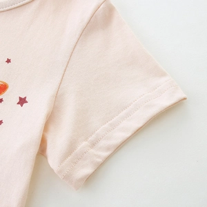Robe rose pour fille avec imprimés de dessins animés et détails de motifs étoilés
