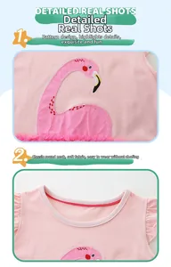 Nahaufnahme der Flamingo-Stickerei und Rüschenärmel an einem Mädchen-Baumwollkleid
