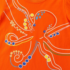 T-shirt arancione in cotone per bambino con stampa di polpo colorato e girocollo