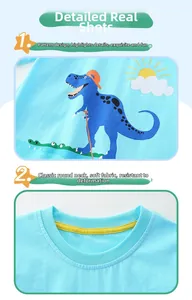 Détail du col rond en coton et de l'imprimé dinosaure de dessin animé sur le t-shirt