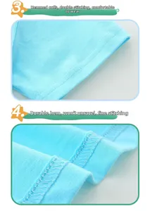 Détail du t-shirt en coton bleu clair montrant l'ourlet à double couture et les poignets