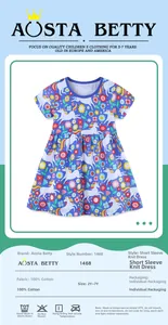 Detalle del vestido de algodón azul marino para niñas con unicornio y flores