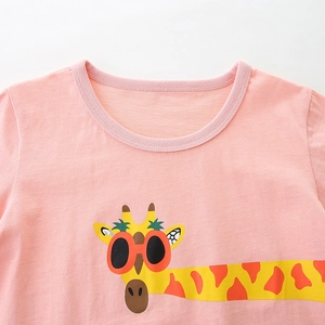 Pink cotton girls T-shirt with cute cartoon giraffe print and ribbed crew neck design