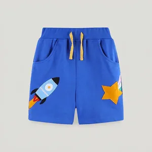 Short en maille de coton bleu roi pour garçons avec broderie fusée et cordon de serrage jaune