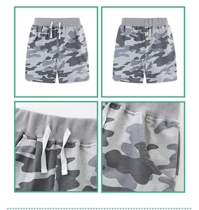 Détails du short en maille camouflage pour garçon avec cordon de serrage et poches