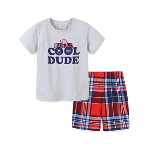 Ensemble d'été garçon t-shirt gris en coton imprimé camion et short à carreaux rouge et bleu