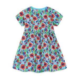 Abito da principessa a maniche corte per bambine con vivace stampa floreale su base blu