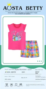 Dettaglio completo set estivo bambina 100% cotone con top rosa e pantaloncini a quadri