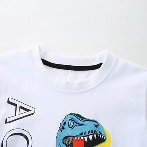 T-shirt en coton blanc avec imprimé dinosaure bleu et détail de col rond noir