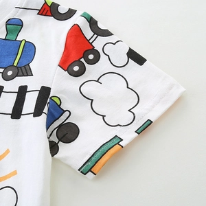 Jungen weißes Baumwoll-T-Shirt mit bunten Cartoon-Zug und Wolken Motiven für Kinder