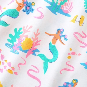Mädchen Sommerkleid aus Baumwolle mit bunten Cartoon-Meerjungfrauen und Korallenmustern