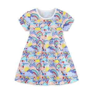 Robe d'été pour filles avec motifs arc-en-ciel et nuages de dessin animé sur coton blanc