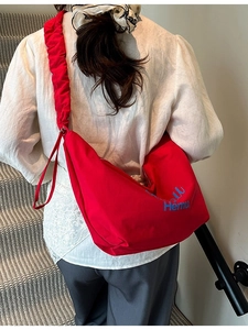 Large red canvas hobo tote bag with pleated shoulder strap and Hemu letter print