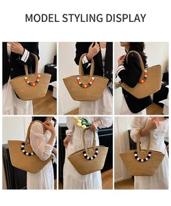Vues détaillées d'un sac cabas en paille tressée avec des détails de pompons frangés