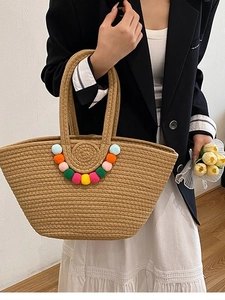 Sac fourre-tout en paille contrastée avec pompons multicolores pour la plage et l'été