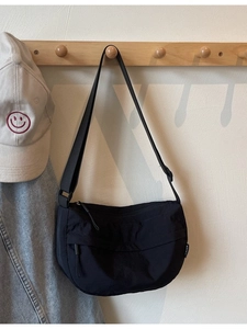 Large Capacity Women Nylon Crossbody Bag Minimalist Urban Dumpling Bag Lightweight Crescent Shoulder Bag For Travel Daily