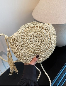 Borsa a Tracolla Rotonda in Paglia Intrecciata Boho per Donna Borsa Crossbody Artigianale per Spiaggia con Decorazione a Nappa