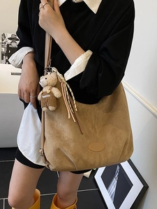 Retro large capacity camel suede tote bag with a cute bear pendant for trendy daily commuting