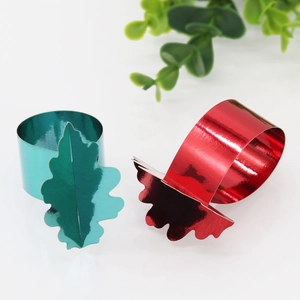 Ronds de serviette en forme de feuille d'érable rouge et vert pour décor de table